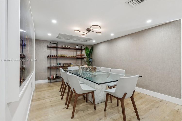 1 Hotel & Homes #1440 image #16