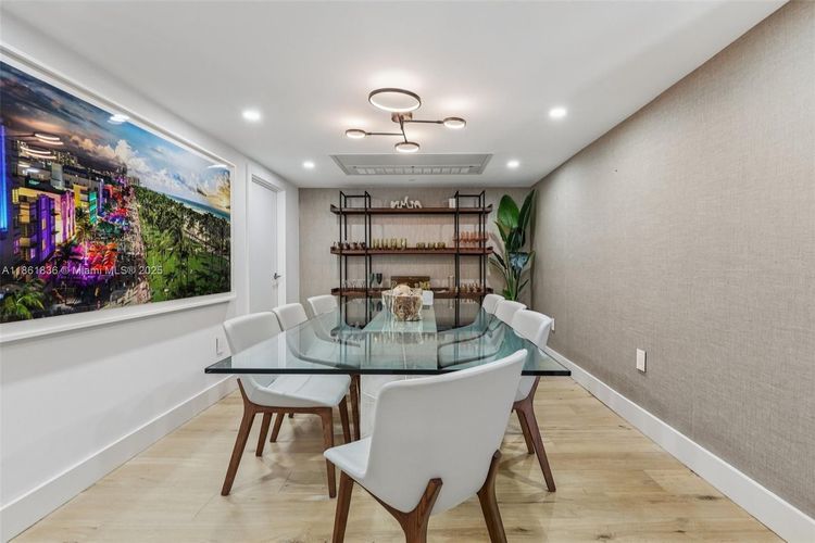 1 Hotel & Homes #1440 image #17