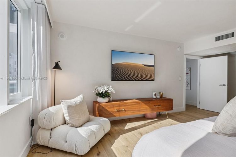 1 Hotel & Homes #1440 image #22