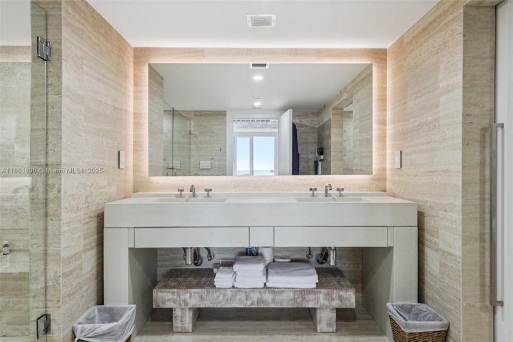 1 Hotel & Homes #1440 image #24