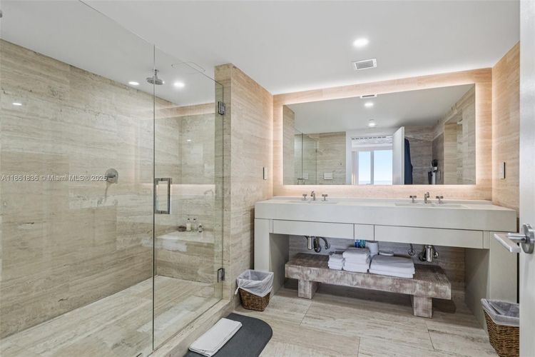 1 Hotel & Homes #1440 image #25