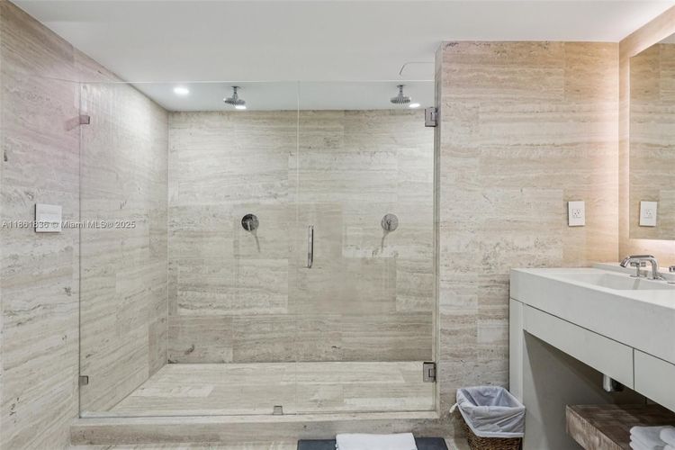 1 Hotel & Homes #1440 image #26