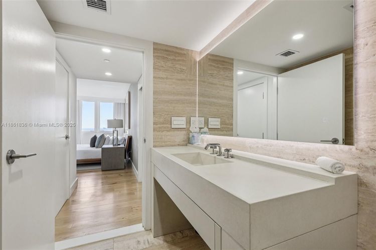 1 Hotel & Homes #1440 image #45