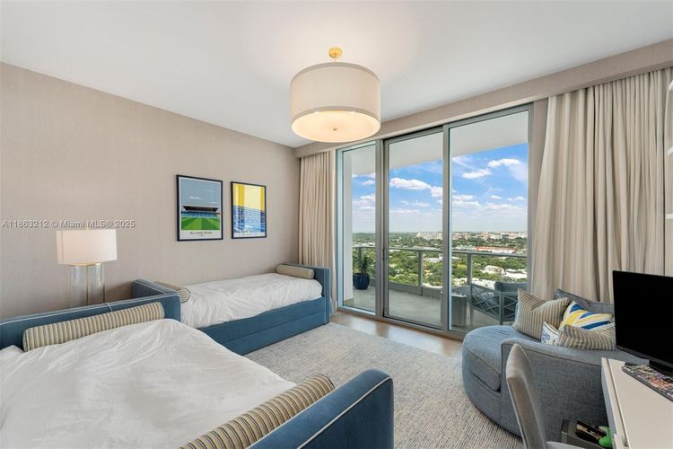 Grovenor House #2801 image #17