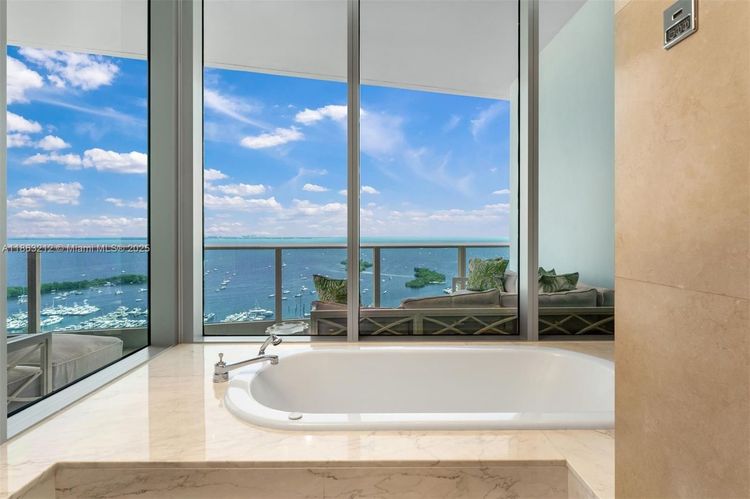 Grovenor House #2801 image #9