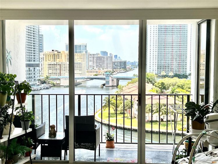 200 Leslie Condo #1122 image #17