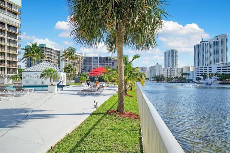 200 Leslie Condo #1122 image #29