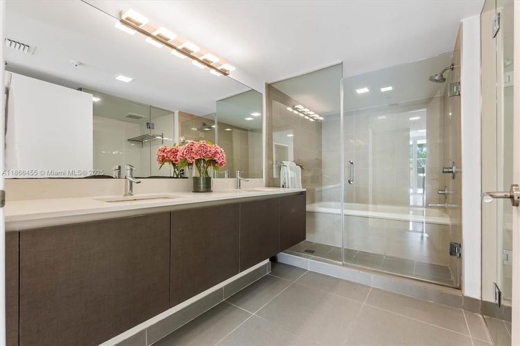 Peloro Miami Beach #112 image #6