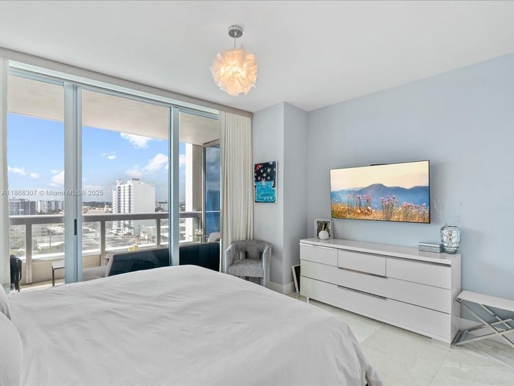 Carillon Condo North Tower #1010 image #15