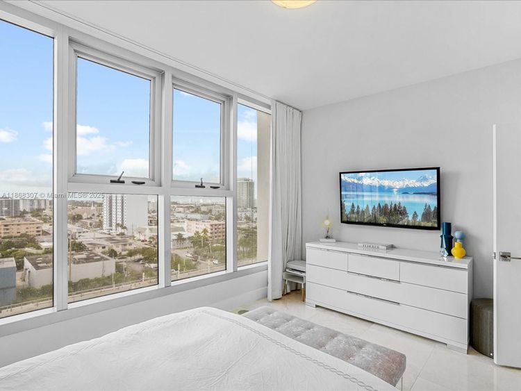 Carillon Condo North Tower #1010 image #20