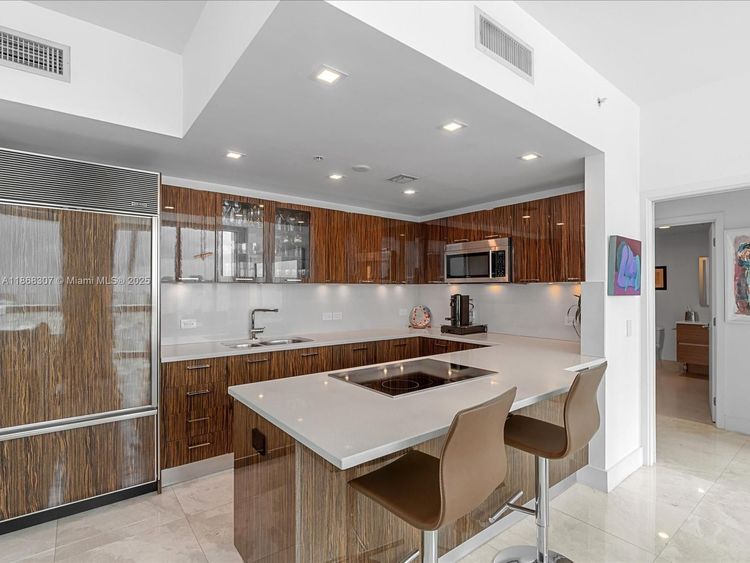 Carillon Condo North Tower #1010 image #6