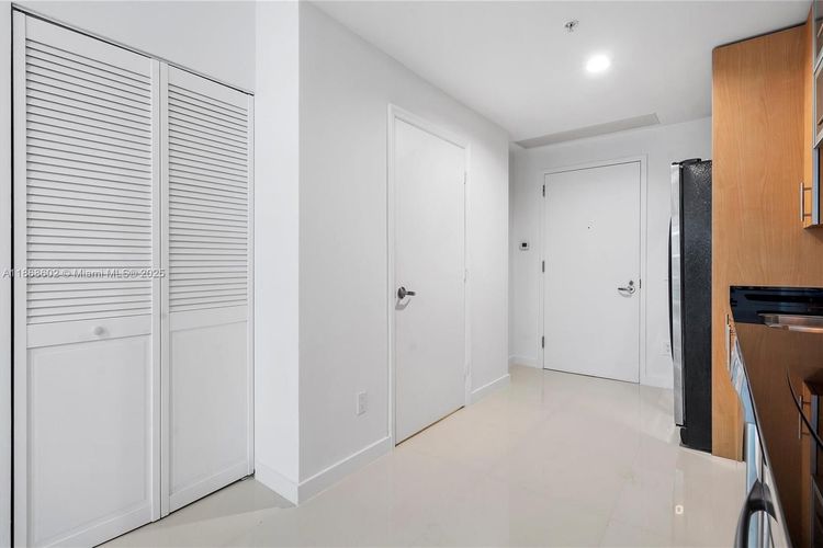 Infinity at Brickell #2420 image #9