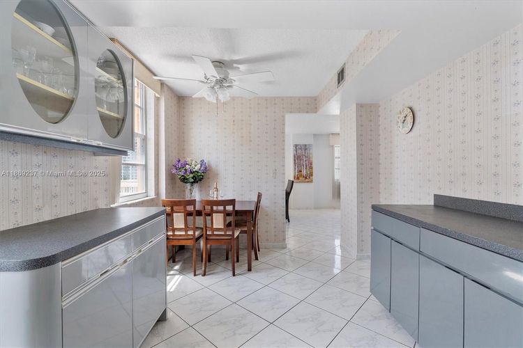 Winston Towers #1005 image #15