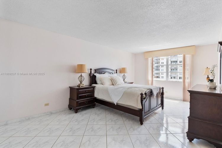 Winston Towers #1005 image #18