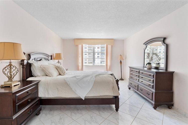 Winston Towers #1005 image #19