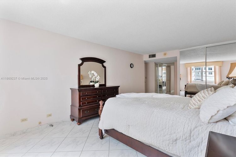 Winston Towers #1005 image #20