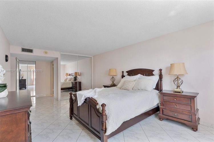 Winston Towers #1005 image #21