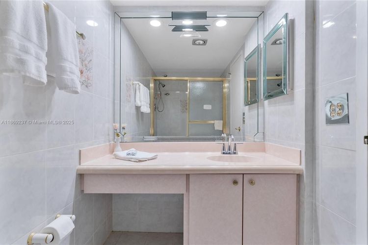 Winston Towers #1005 image #23