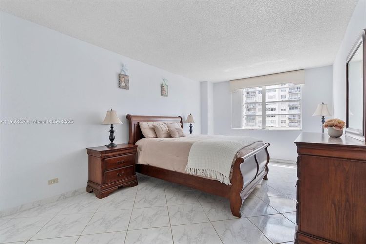 Winston Towers #1005 image #24