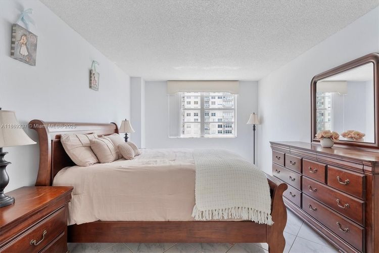 Winston Towers #1005 image #25