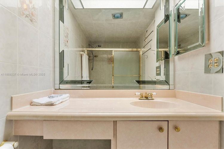 Winston Towers #1005 image #29