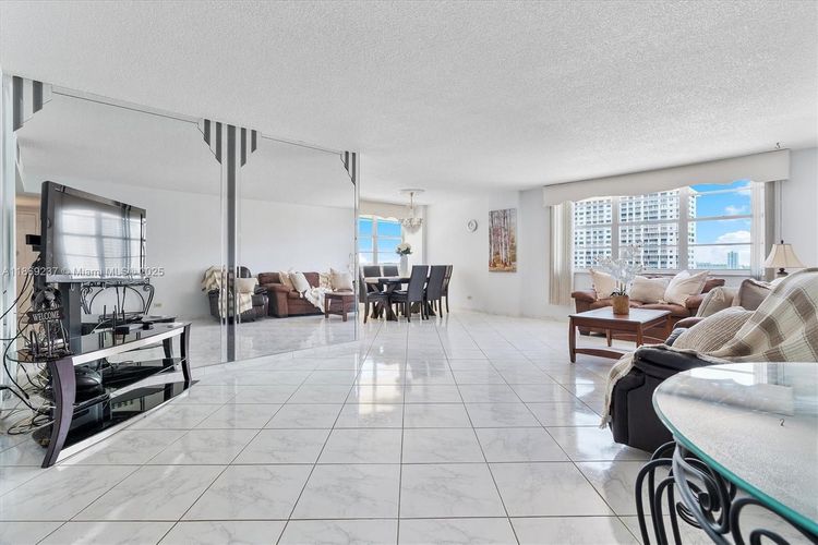 Winston Towers #1005 image #8