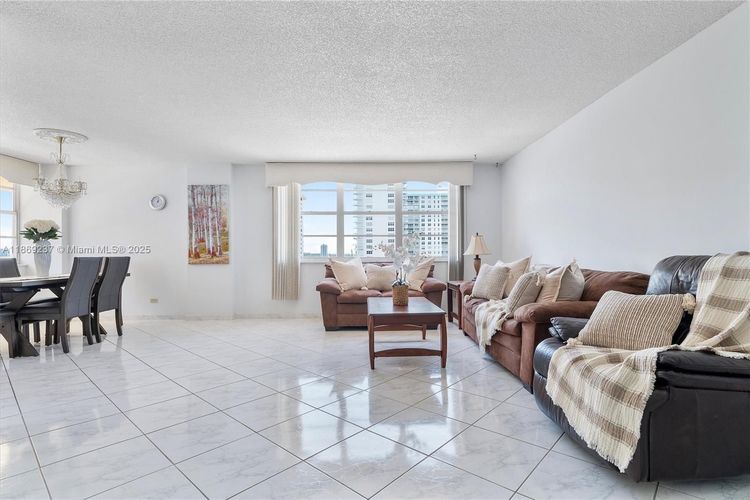 Winston Towers #1005 image #9