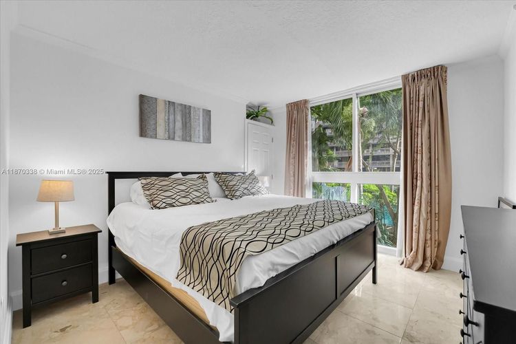 The Mutiny #307 image #7