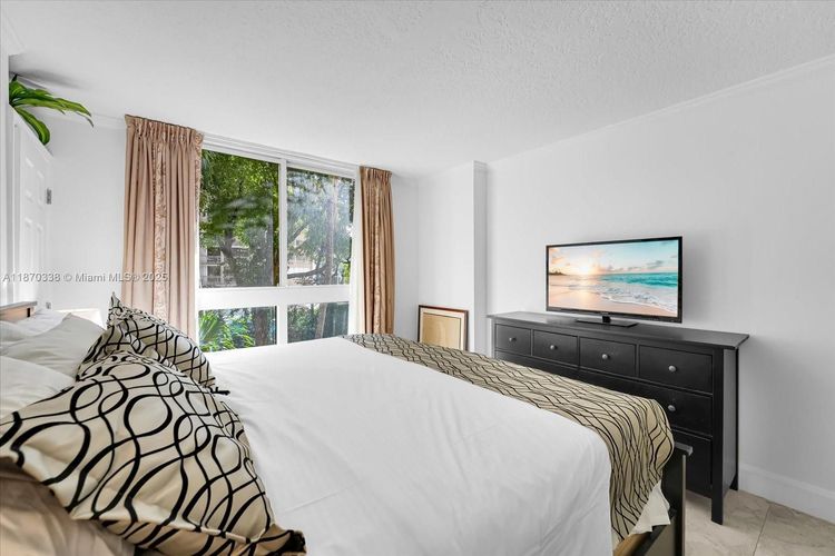 The Mutiny #307 image #8