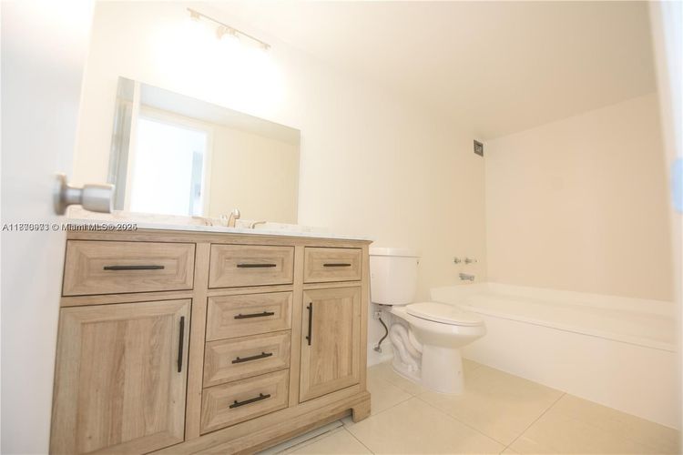 200 Leslie Condo #1124 image #10