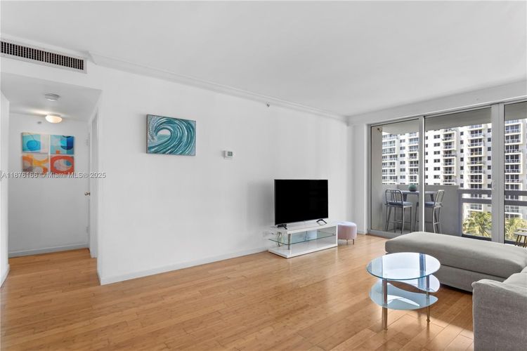 Flamingo South Beach #866S image #8