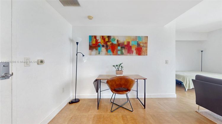 Latitude #2900 image #10