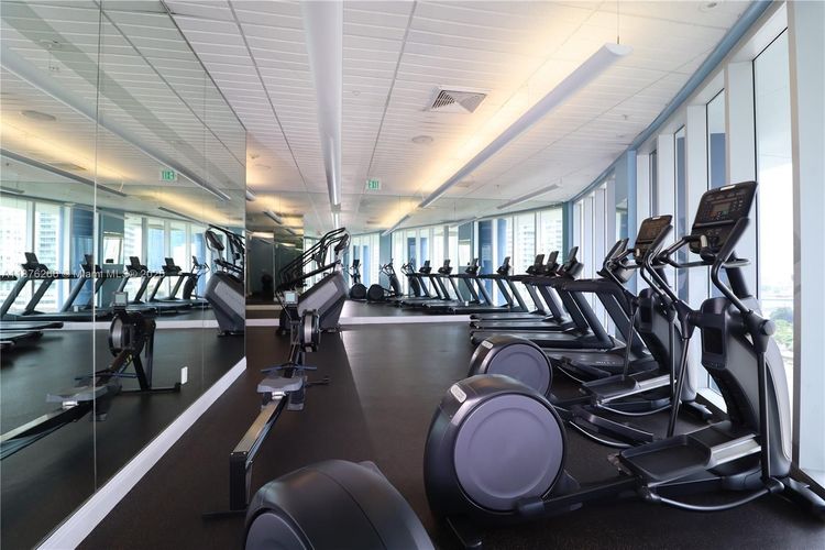 Latitude #2900 image #19