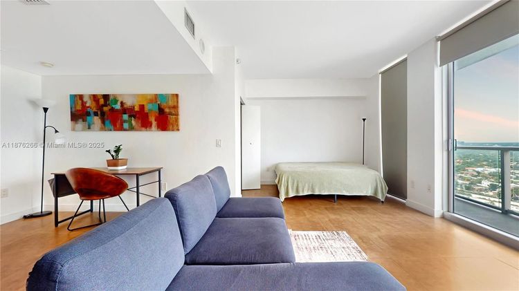 Latitude #2900 image #9