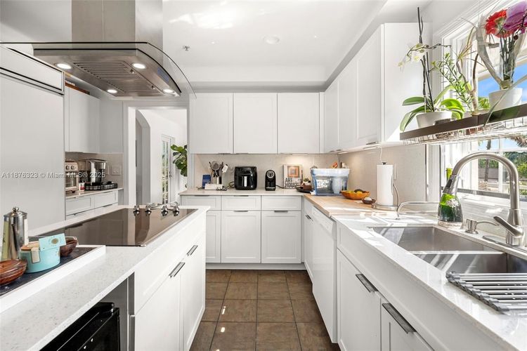 Townhomes at Sunset Harbour #406 image #10