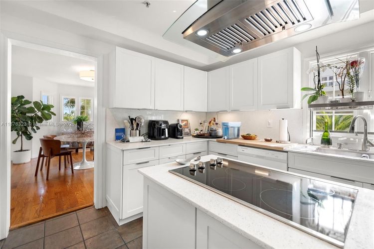 Townhomes at Sunset Harbour #406 image #12