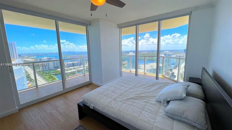 La Perla #3808 image #7