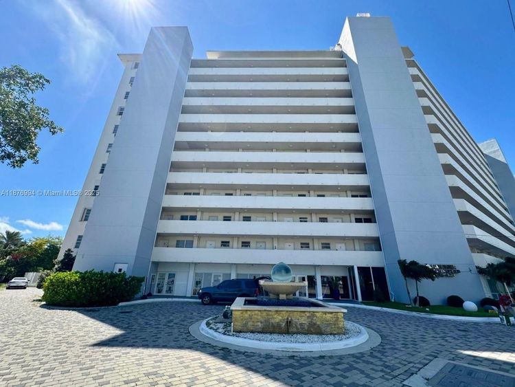 Bayshore Yacht Tennis Club #903 image #9