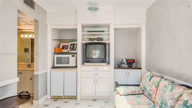 Bal Harbour Tower #6A & Cabana image #41