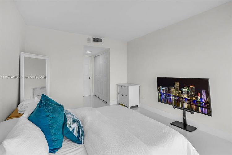 Bay Country club #903 image #14