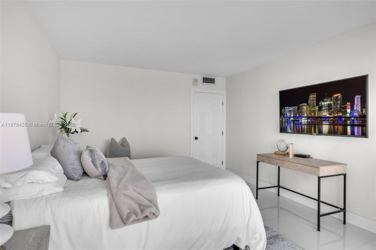 Bay Country club #903 image #18