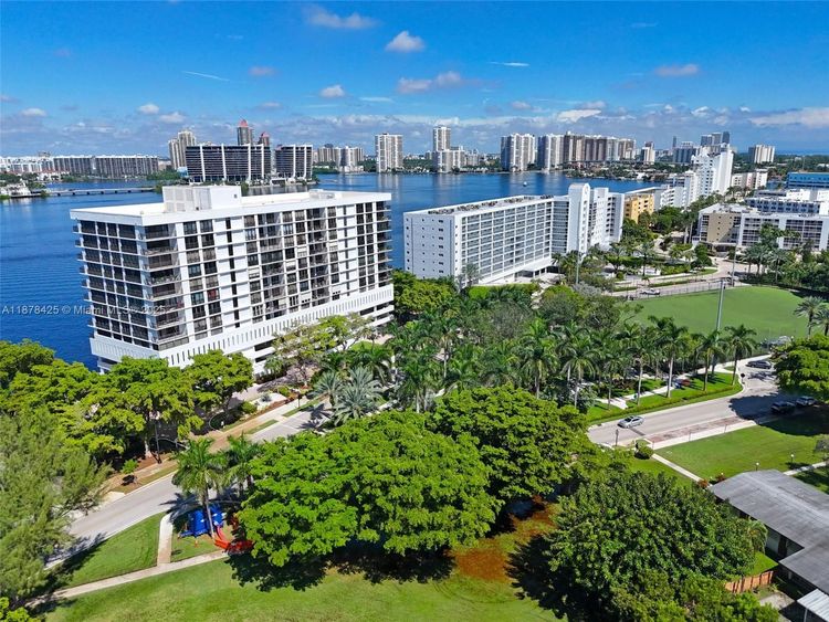 Bay Country club #903 image #36