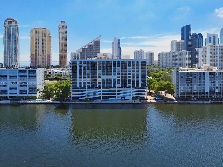 Bay Country club #903 image #40