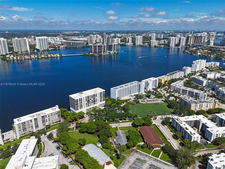 Bay Country club #903 image #46