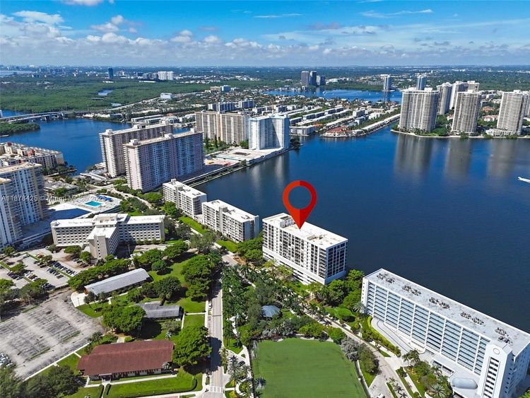 Bay Country club #903 image #49