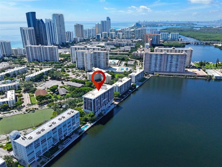 Bay Country club #903 image #51