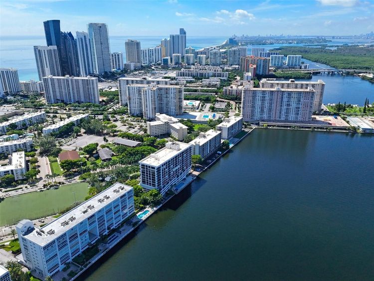 Bay Country club #903 image #52