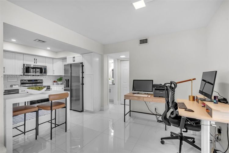 Bay Country club #903 image #8