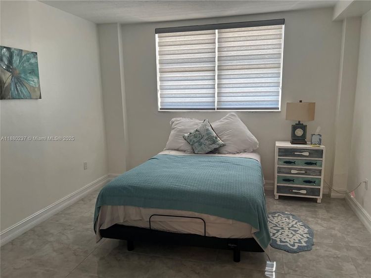 Lincoln Towers #C403 image #18