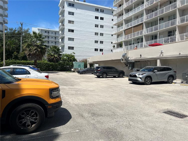 Lincoln Towers #C403 image #27